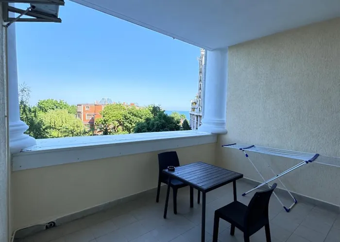 с видом на море в аркадии Apartament Odessa