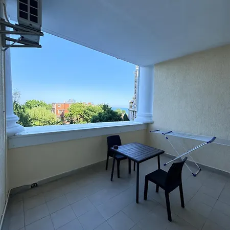 с видом на море в аркадии Appartement Odessa